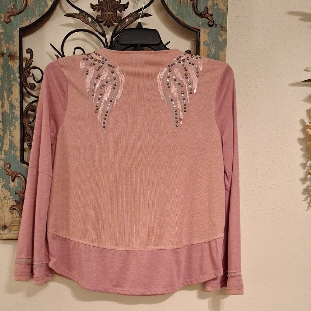🔥🔥CLEARANCE ITEM🔥🔥Miss Me Blush Sequin Embellished Top. NWOT Size Small